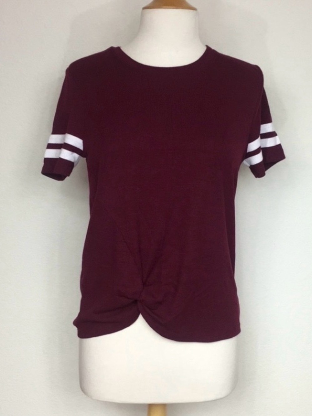 3/$25 SO Juniors Merlot White Ribbed Soft Crew Knot T-Shirt Size Medium Casual